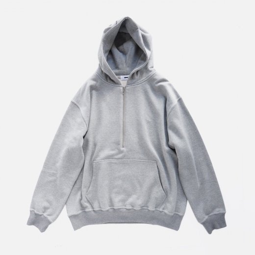 <img class='new_mark_img1' src='https://img.shop-pro.jp/img/new/icons1.gif' style='border:none;display:inline;margin:0px;padding:0px;width:auto;' />HALF ZIP HOODY