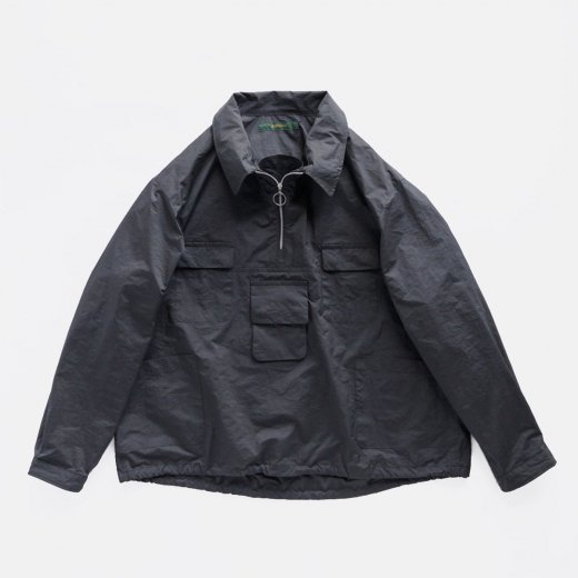 <img class='new_mark_img1' src='https://img.shop-pro.jp/img/new/icons1.gif' style='border:none;display:inline;margin:0px;padding:0px;width:auto;' />MULTIPLE POCKETS ZIP ANORAK