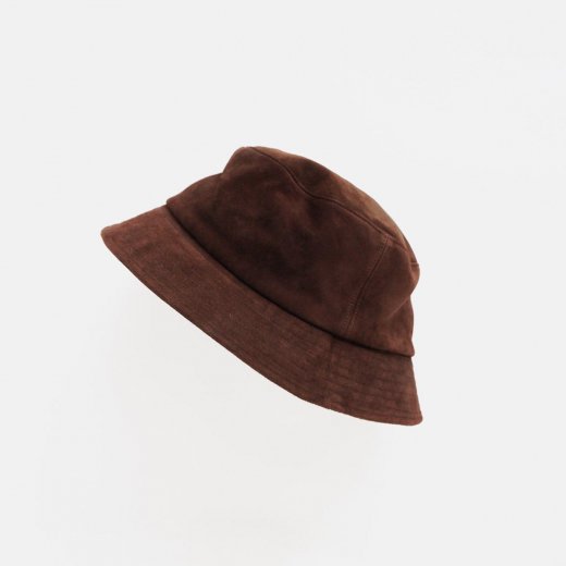 <img class='new_mark_img1' src='https://img.shop-pro.jp/img/new/icons1.gif' style='border:none;display:inline;margin:0px;padding:0px;width:auto;' />CALF SUEDE BUCKET HAT