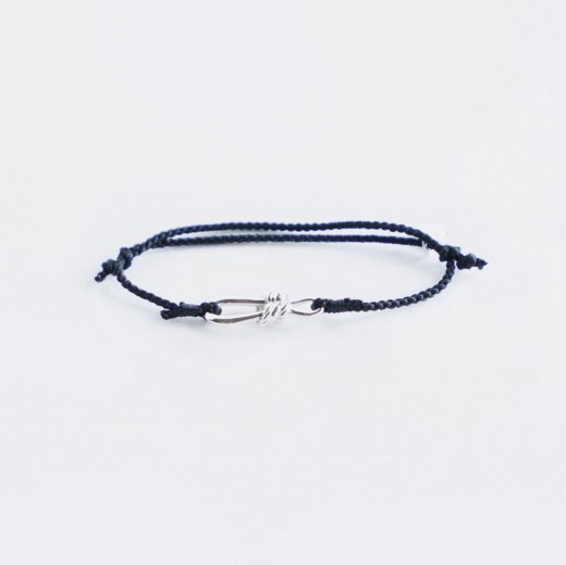 <img class='new_mark_img1' src='https://img.shop-pro.jp/img/new/icons1.gif' style='border:none;display:inline;margin:0px;padding:0px;width:auto;' />TWISTED ROPE LINK SILK CODE BRACELET (BLACKSILVER)