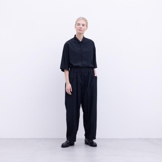 <img class='new_mark_img1' src='https://img.shop-pro.jp/img/new/icons1.gif' style='border:none;display:inline;margin:0px;padding:0px;width:auto;' />VISCOSE & NYLON LIGHT POPLIN WAIST DART GATHER PANT (BLACK)