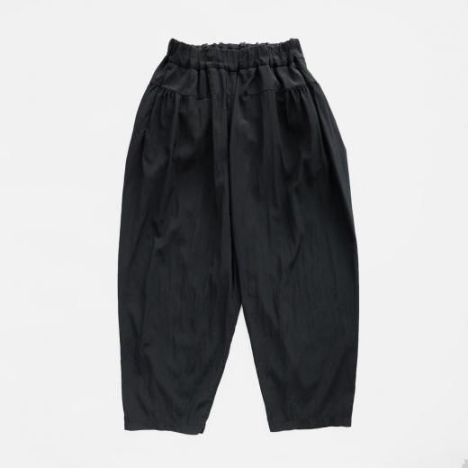<img class='new_mark_img1' src='https://img.shop-pro.jp/img/new/icons1.gif' style='border:none;display:inline;margin:0px;padding:0px;width:auto;' />VISCOSE & NYLON LIGHT POPLIN WAIST DART GATHER PANT