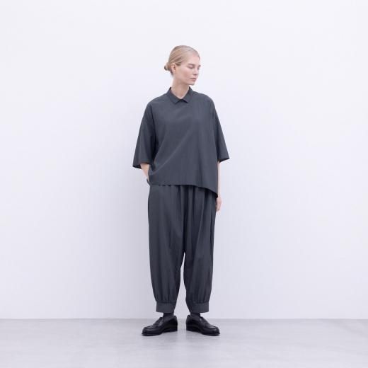 <img class='new_mark_img1' src='https://img.shop-pro.jp/img/new/icons1.gif' style='border:none;display:inline;margin:0px;padding:0px;width:auto;' />VISCOSE & NYLON LIGHT POPLIN ALADDIN PANT (MID GREY)