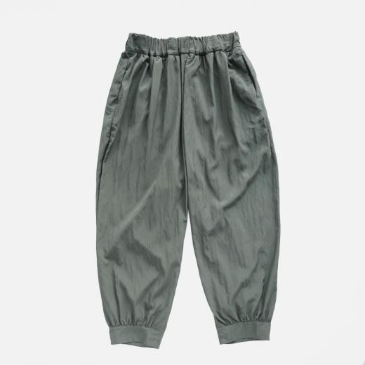 <img class='new_mark_img1' src='https://img.shop-pro.jp/img/new/icons1.gif' style='border:none;display:inline;margin:0px;padding:0px;width:auto;' />VISCOSE & NYLON LIGHT POPLIN ALADDIN PANT
