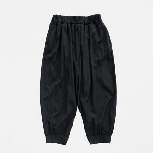 <img class='new_mark_img1' src='https://img.shop-pro.jp/img/new/icons1.gif' style='border:none;display:inline;margin:0px;padding:0px;width:auto;' />VISCOSE & NYLON LIGHT POPLIN ALADDIN PANT