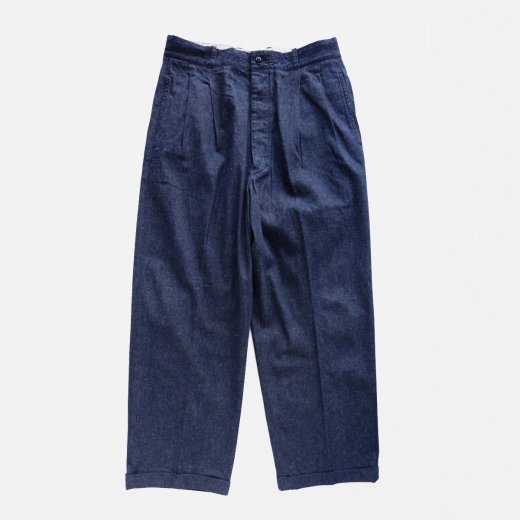 <img class='new_mark_img1' src='https://img.shop-pro.jp/img/new/icons1.gif' style='border:none;display:inline;margin:0px;padding:0px;width:auto;' />LIGHT DENIM 2TUCK TROUSERS