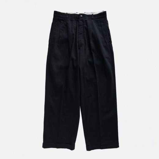 <img class='new_mark_img1' src='https://img.shop-pro.jp/img/new/icons1.gif' style='border:none;display:inline;margin:0px;padding:0px;width:auto;' />LIGHT DENIM 2TUCK TROUSERS