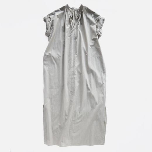 <img class='new_mark_img1' src='https://img.shop-pro.jp/img/new/icons1.gif' style='border:none;display:inline;margin:0px;padding:0px;width:auto;' />COTTON LAWN TWIST FRENCHSLEEVE DRESS