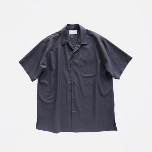 <img class='new_mark_img1' src='https://img.shop-pro.jp/img/new/icons1.gif' style='border:none;display:inline;margin:0px;padding:0px;width:auto;' />ORGANIC WOOL 2/80 TROPICAL ITALIAN OPEN COLLAR S/S SHIRT