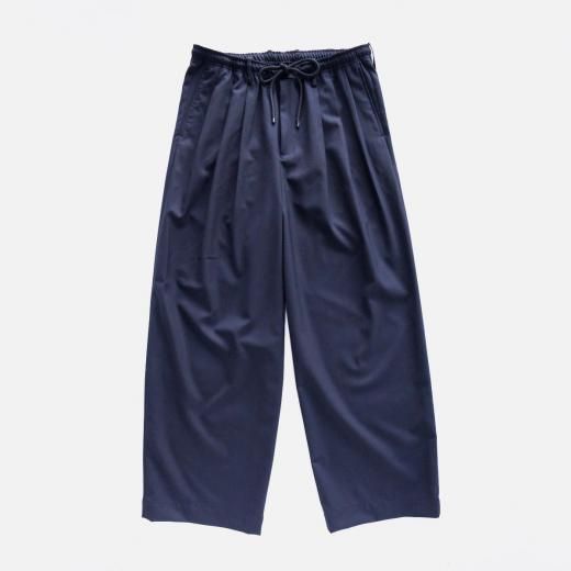 <img class='new_mark_img1' src='https://img.shop-pro.jp/img/new/icons1.gif' style='border:none;display:inline;margin:0px;padding:0px;width:auto;' />ORGANIC WOOL 2/80 TROPICAL TRIPLE PLEATED EASY TROUSERS
