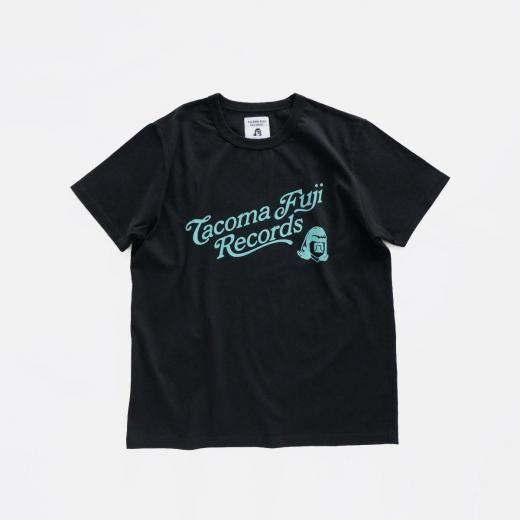 <img class='new_mark_img1' src='https://img.shop-pro.jp/img/new/icons1.gif' style='border:none;display:inline;margin:0px;padding:0px;width:auto;' />TACOMA FUJI SCRIPT LOGO Tee designed by Shuntaro Watanabe