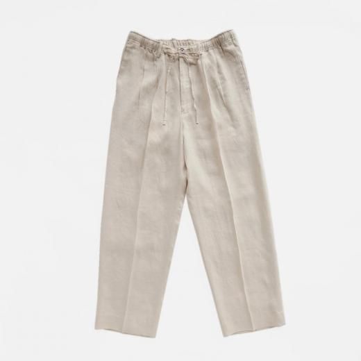 <img class='new_mark_img1' src='https://img.shop-pro.jp/img/new/icons1.gif' style='border:none;display:inline;margin:0px;padding:0px;width:auto;' />HEMP SHIRTING CLASSIC FIT TWO TUCK EASY TROUSERS