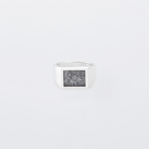 <img class='new_mark_img1' src='https://img.shop-pro.jp/img/new/icons1.gif' style='border:none;display:inline;margin:0px;padding:0px;width:auto;' />SIGNET RING with STEEL GRAY FLOWER
