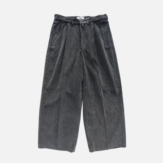 <img class='new_mark_img1' src='https://img.shop-pro.jp/img/new/icons1.gif' style='border:none;display:inline;margin:0px;padding:0px;width:auto;' />TACKED TROUSERS