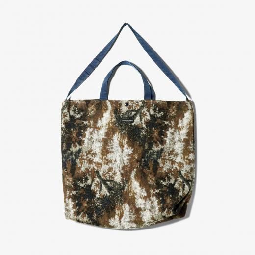 <img class='new_mark_img1' src='https://img.shop-pro.jp/img/new/icons1.gif' style='border:none;display:inline;margin:0px;padding:0px;width:auto;' />CARRY ALL TOTE - FOREST CAMO JACQ.