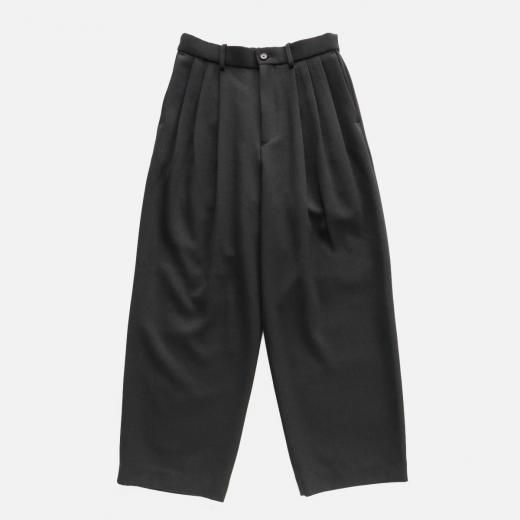 <img class='new_mark_img1' src='https://img.shop-pro.jp/img/new/icons1.gif' style='border:none;display:inline;margin:0px;padding:0px;width:auto;' />POLWARTH TUXEDO CLOTH TRIPLE PLEATED WIDE TROUSERS