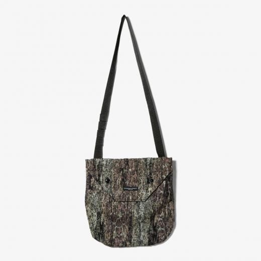 <img class='new_mark_img1' src='https://img.shop-pro.jp/img/new/icons1.gif' style='border:none;display:inline;margin:0px;padding:0px;width:auto;' />SHOULDER POUCH - WOOD CAMO JACQUARD