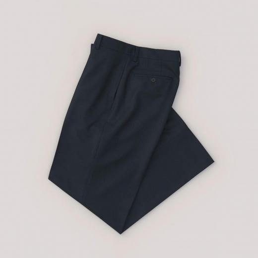 <img class='new_mark_img1' src='https://img.shop-pro.jp/img/new/icons1.gif' style='border:none;display:inline;margin:0px;padding:0px;width:auto;' />WOOL FLANNEL TUCKLESS WIDE TROUSERS