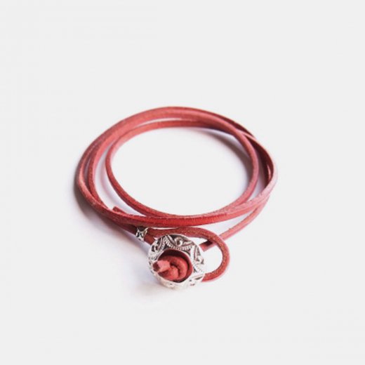 <img class='new_mark_img1' src='https://img.shop-pro.jp/img/new/icons39.gif' style='border:none;display:inline;margin:0px;padding:0px;width:auto;' />3連LEATHER BRACELET