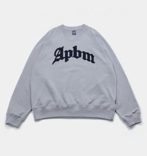 <img class='new_mark_img1' src='https://img.shop-pro.jp/img/new/icons5.gif' style='border:none;display:inline;margin:0px;padding:0px;width:auto;' />APPLEBUM/"APBM" CREW SWEAT