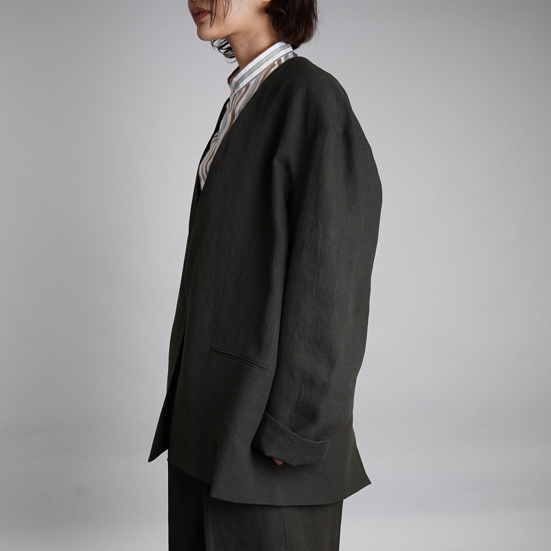 【22SS】【Cristaseya クリスタセヤ】 COLLARLESS JACKET / BROWN

<img class='new_mark_img2' src='https://img.shop-pro.jp/img/new/icons20.gif' style='border:none;display:inline;margin:0px;padding:0px;width:auto;' />