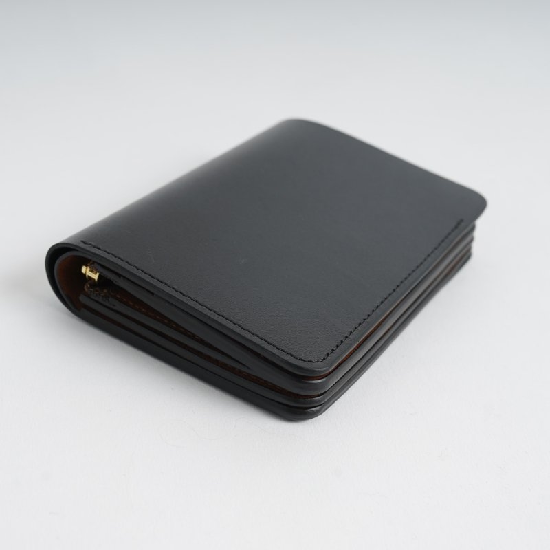 forme フォルメ】 SHORT WALLET 「GRISPEL CALF」/BLACK - Avelia 