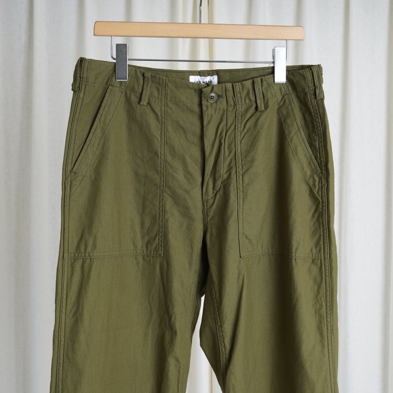 【YAECA ヤエカ】 LIKE WEAR BAKER PANTS / OLIVE (SATIN) -Avelia Online Store