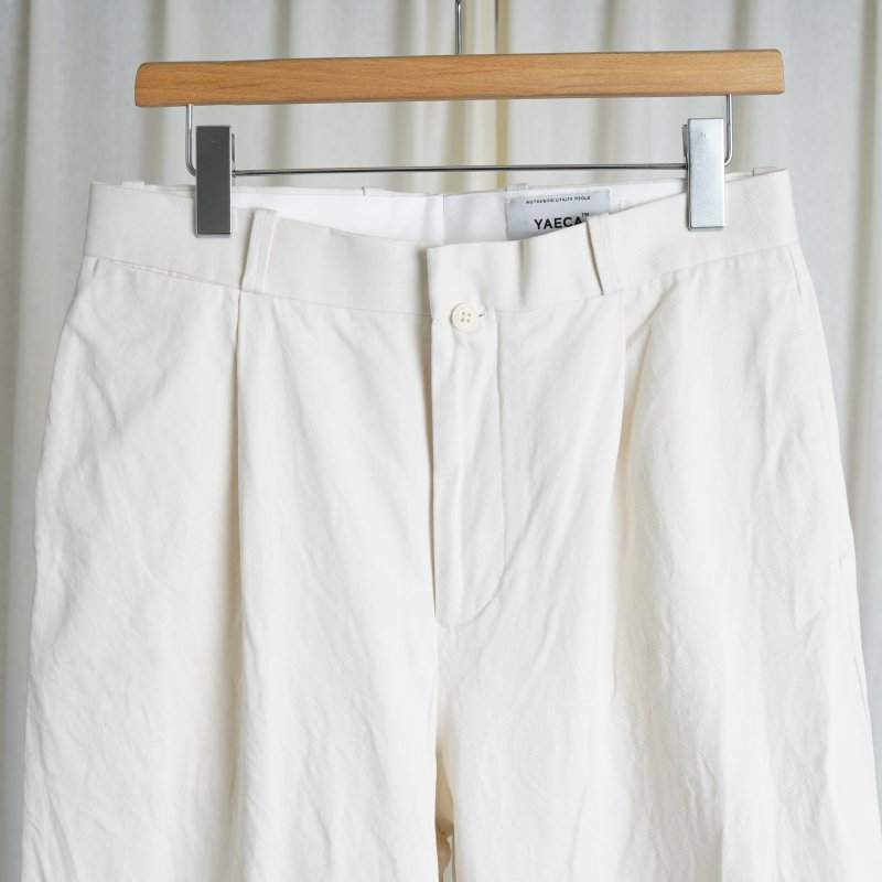 YAECA 䥨 CHINO CLOTH PANTS TUCK STRAIGHT / L.BEIGE
