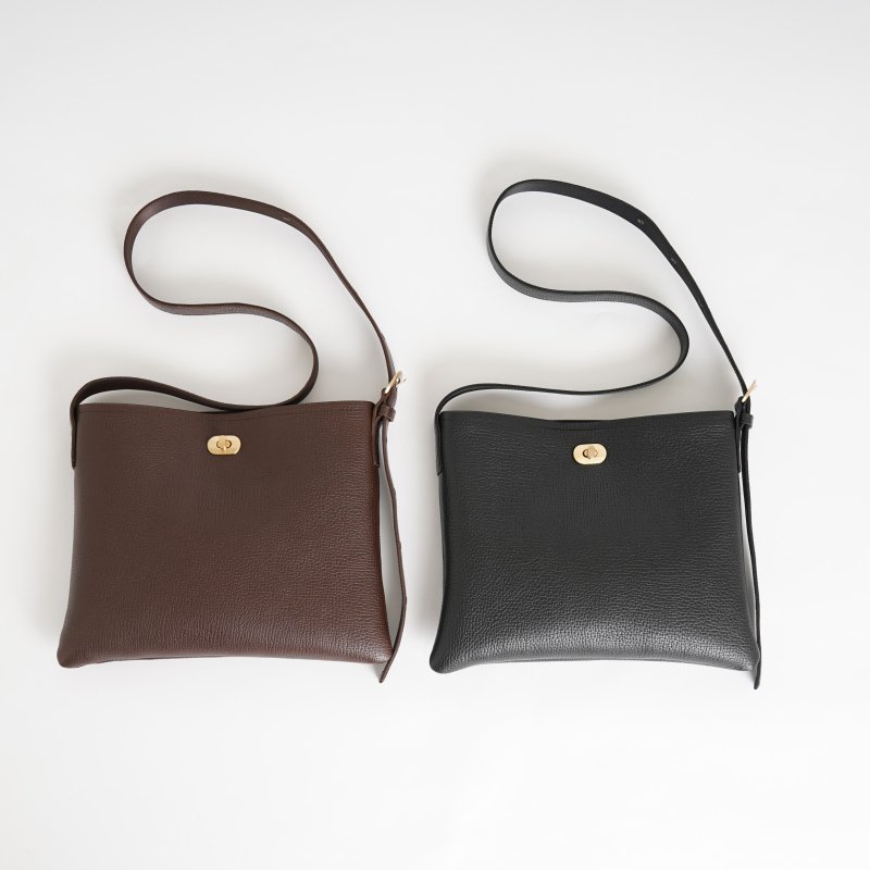 【Hender Scheme エンダースキーマ】 twist buckle bag S / 2COLOR - Avelia ONLINE STORE