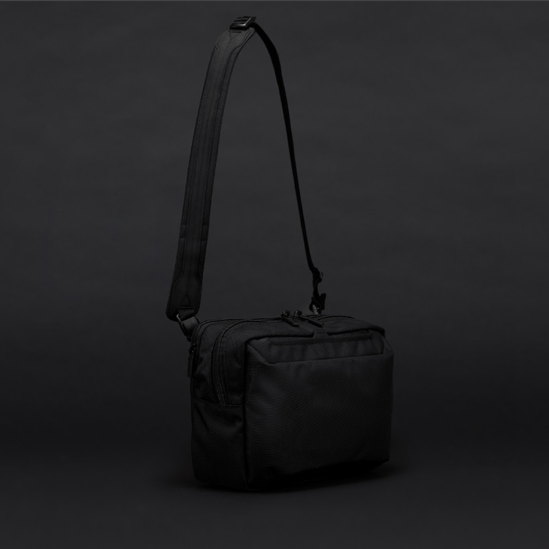 【MONOLITH モノリス】 SHOULDER PRO S / BLACK