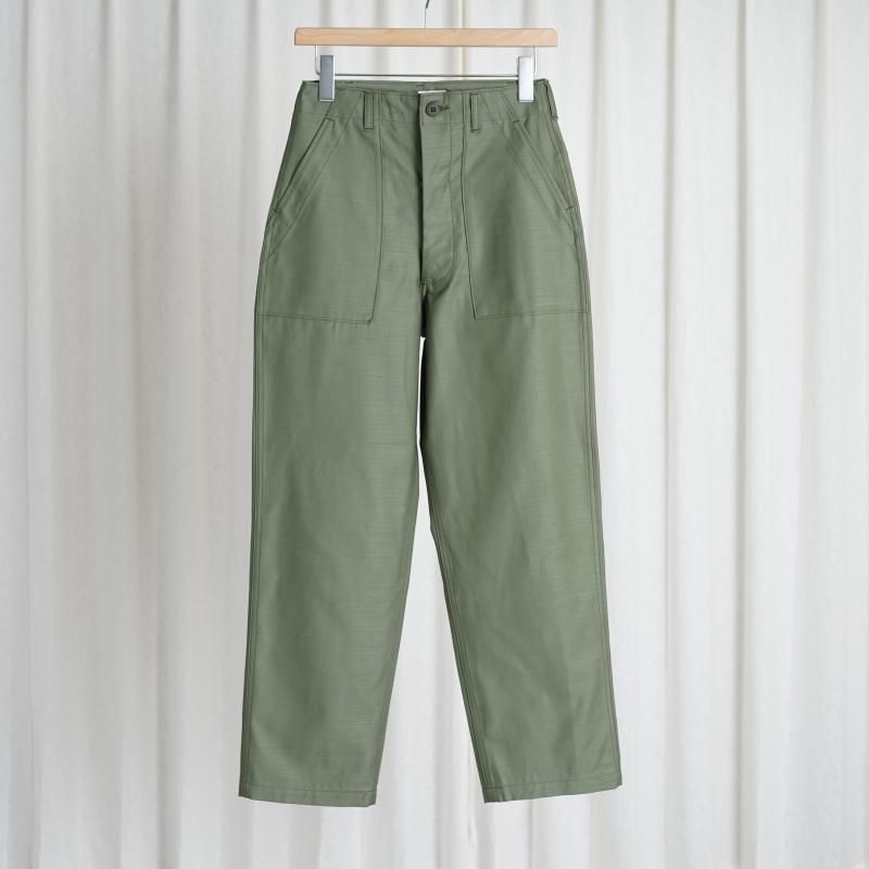【CIOTA シオタ】 スビンコットン ムラ糸バックサテン ベイカーパンツ / OLIVE