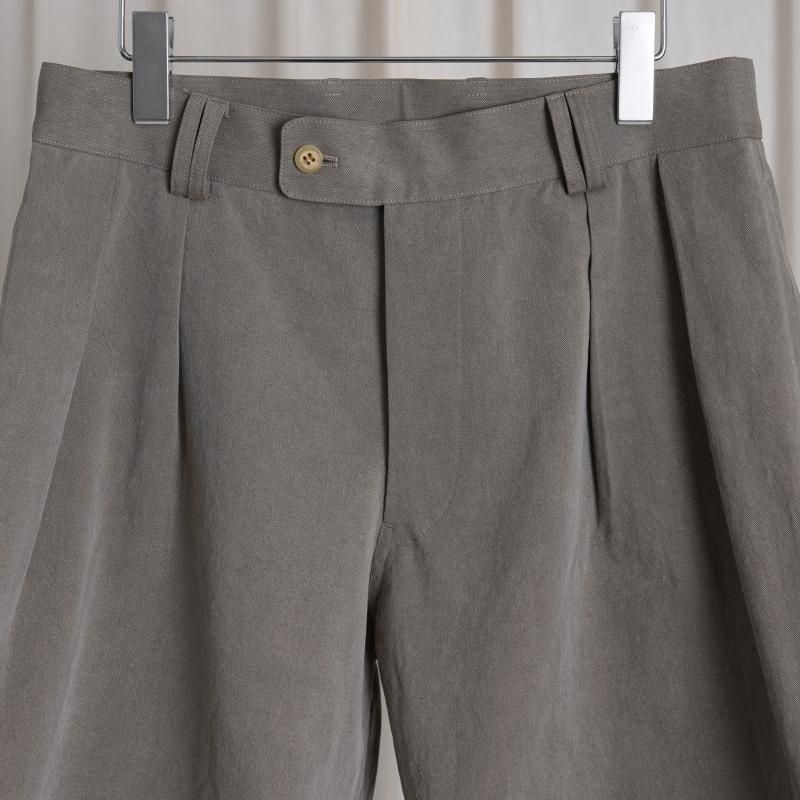 Cale   NIDOM CHINO 2 TUCK SHORTS / GRAIGE