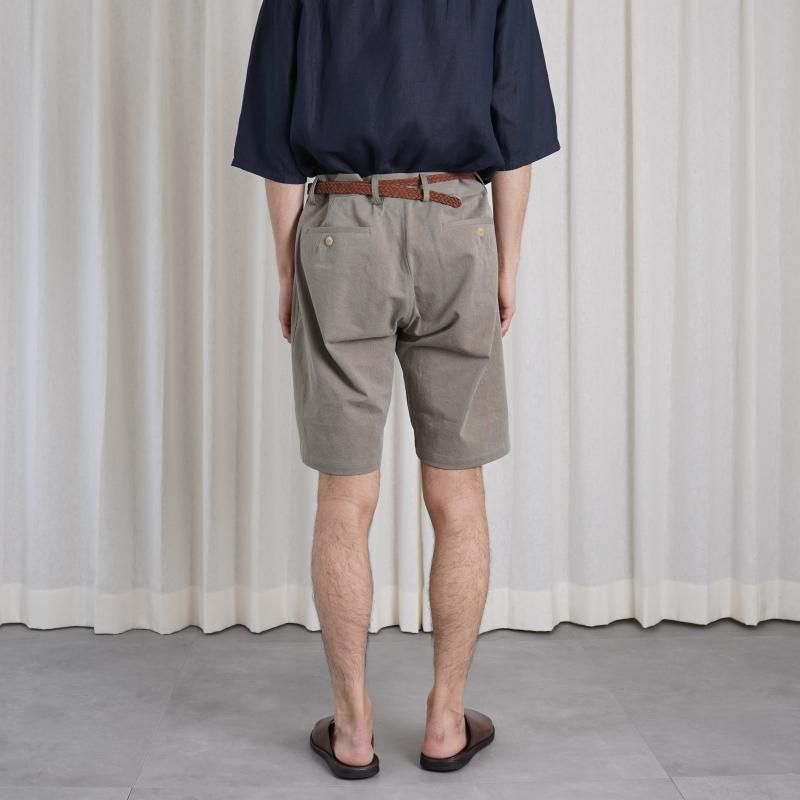 Cale   NIDOM CHINO 2 TUCK SHORTS / GRAIGE