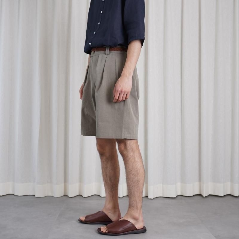 Cale   NIDOM CHINO 2 TUCK SHORTS / GRAIGE