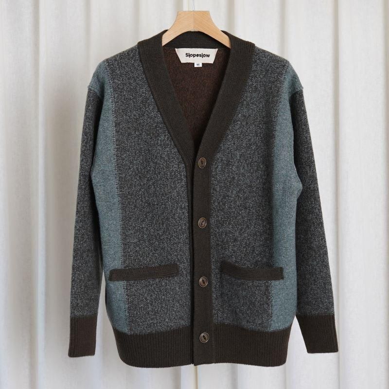 【Slopeslow スロープスロウ】 YAK LAMBSWOOL TRICOLOR CARDIGAN / BLUE KHAKI