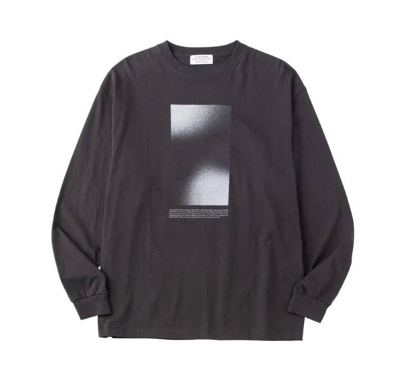 【POET MEETS DUBWISE ポエット ミーツ ダブワイズ】 SOUND SCULPTURE L/S T-shirt / SUMI