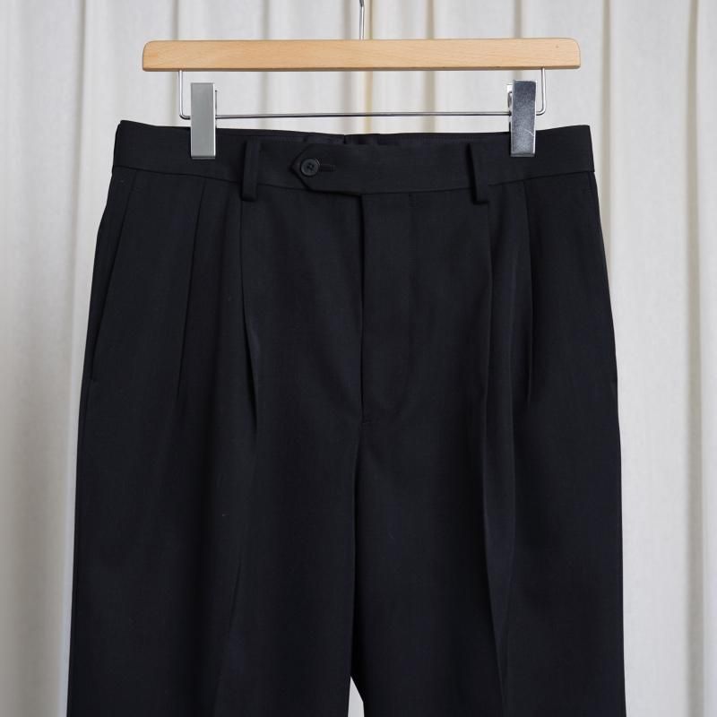 25S/SۡAURALEE ꡼ LIGHT WOOL MAX GABARDINE TWO-TUCK SLACKS / TOP BLACK