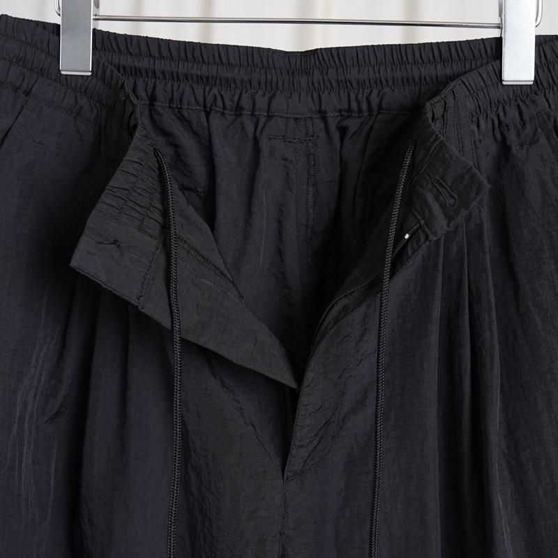 25S/SۡYOKE  衼NYLON 3PLEATED WIDE-LEG EASY TROUSERS / BLACK