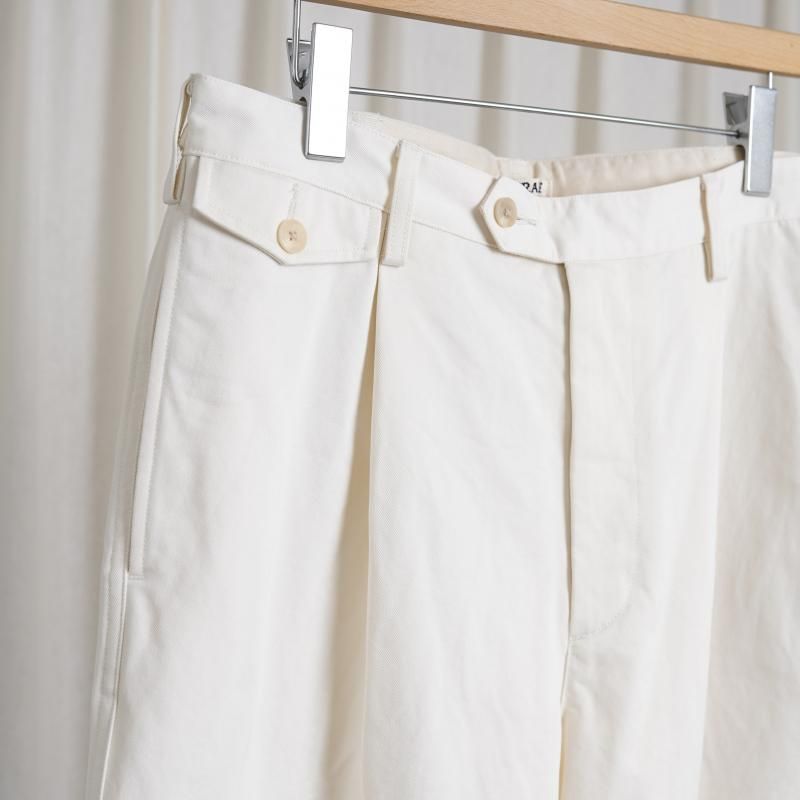 25S/SۡAURALEE ꡼ WASHED FINX CHINO ONE-TUCK PANTS / IVORY WHITE