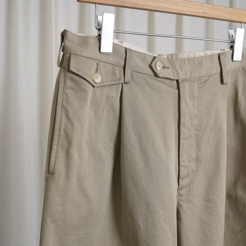 25S/SۡAURALEE ꡼ WASHED FINX CHINO ONE-TUCK PANTS / LIGHT KHAKI