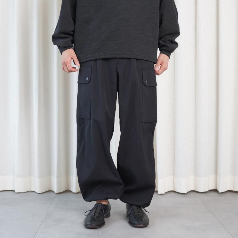 THE RERACS 饯 THE F2 CARGO / BLACK
