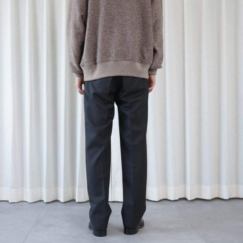 25A/W AURALEE ꡼ BLUEFACED WOOL TWO-TUCK SLACKS	 / CHARCOAL NAVY STRIPE