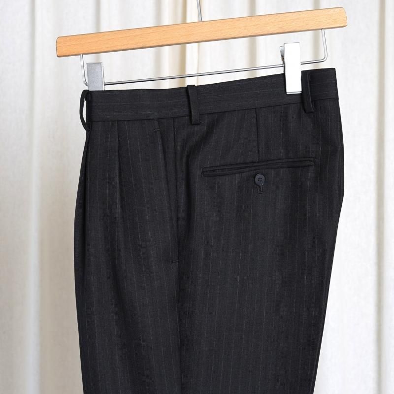 25A/W AURALEE ꡼ BLUEFACED WOOL TWO-TUCK SLACKS	 / CHARCOAL NAVY STRIPE