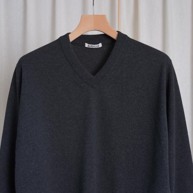 25A/WۡAURALEE ꡼ HIGH TWIST WOOL KNIT V-NECK P/O / CHARCOAL