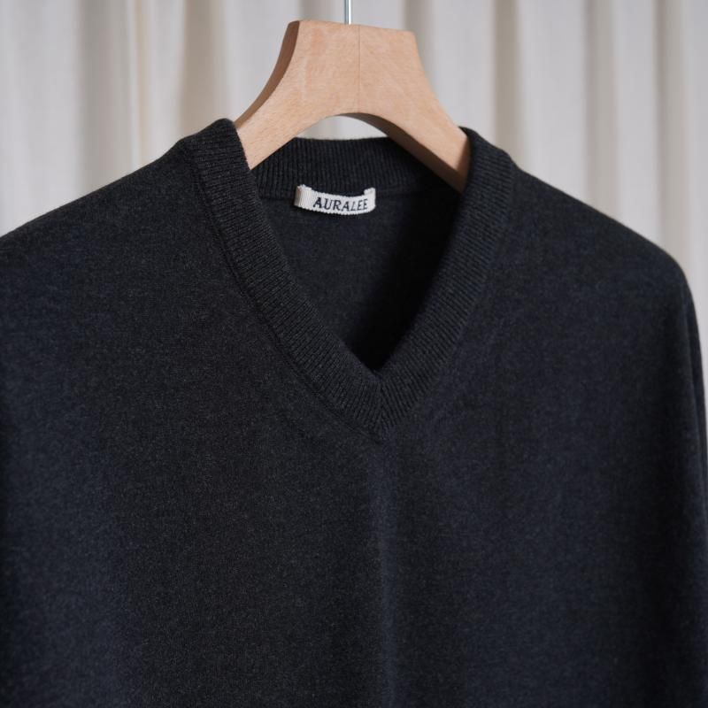 25A/WۡAURALEE ꡼ HIGH TWIST WOOL KNIT V-NECK P/O / CHARCOAL
