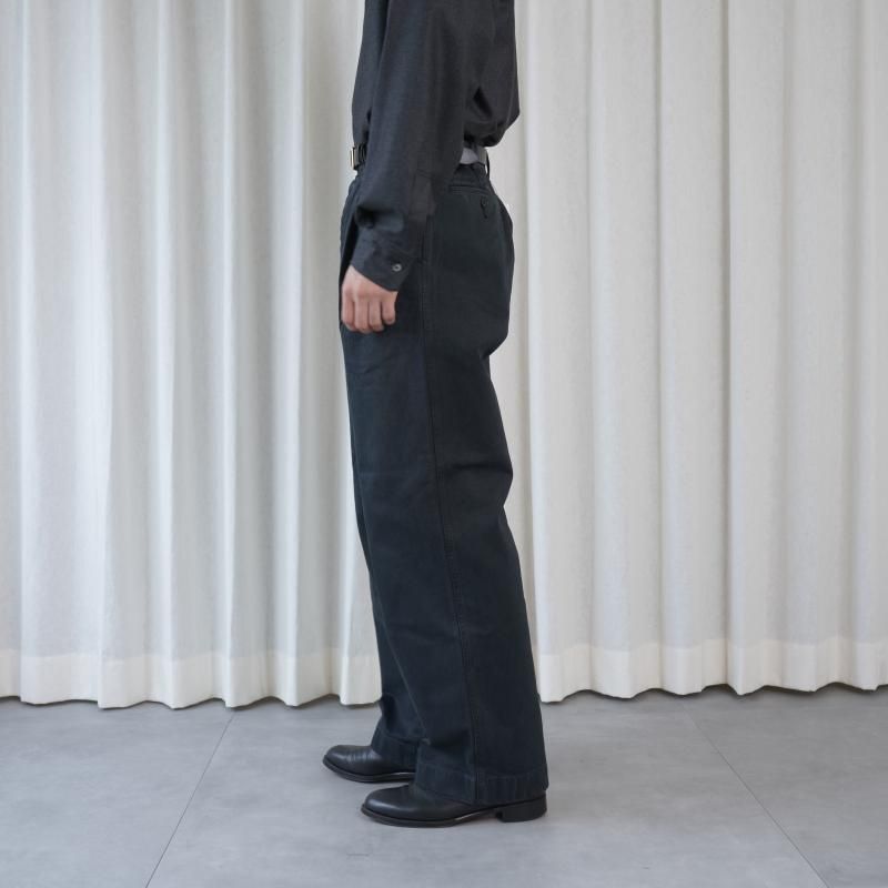 25A/W AURALEE ꡼ PRODUCT DYED FINX CHINO ONE-TUCK PANTS
 / FADED BLACK