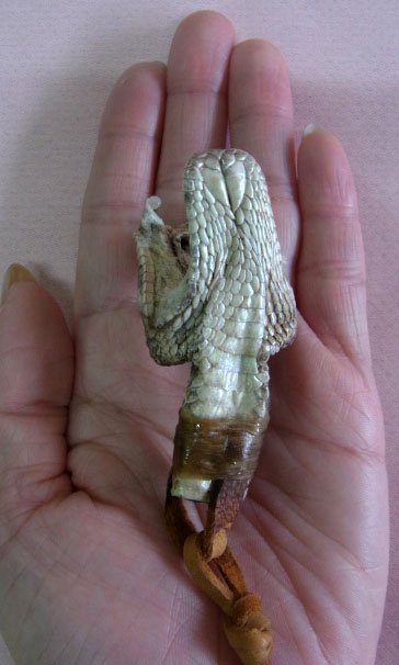 口を開けた ガラガラヘビ 頭 剥製　ネックレス   頭骨・骨格標本・剥製販売