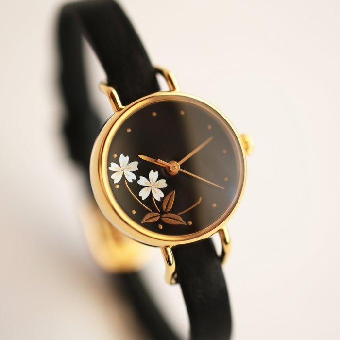 パリコレクション 黒漆に加賀桜（白貝） 蒔絵 レディース腕時計 日本の美を ｜ 時計