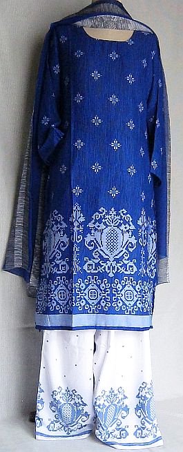 インドのプリントのパンジャビドレス、その他ラクナウチカン刺繍