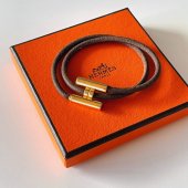 HERMES Leather bracelet "tournis"